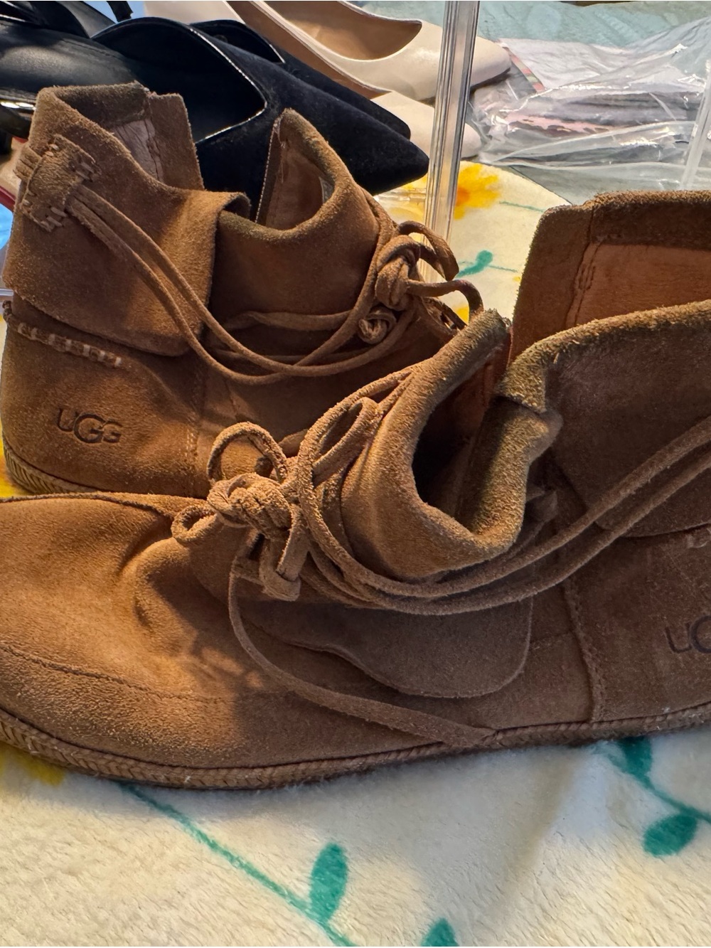 UGG Men's Chestnut Suede Chukka Boots - Picture 2 of 3
